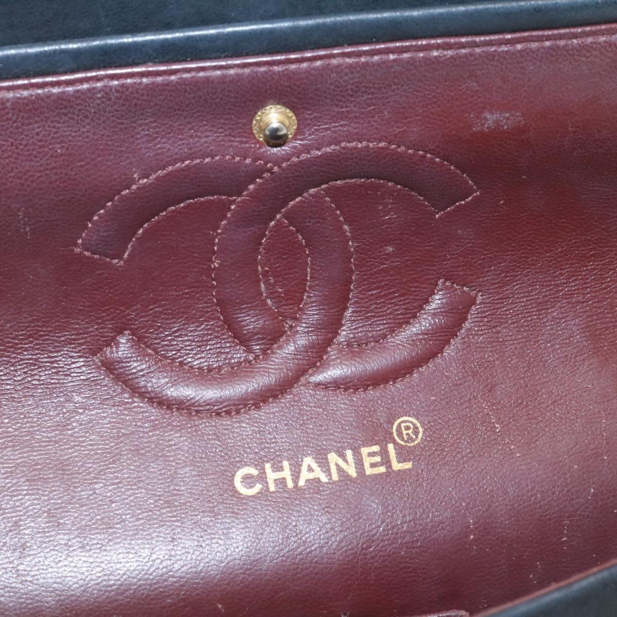 Chanel Vintage Classic Double Flap Chevron Lambskin Black Leather Handbag (Pre-Owned)