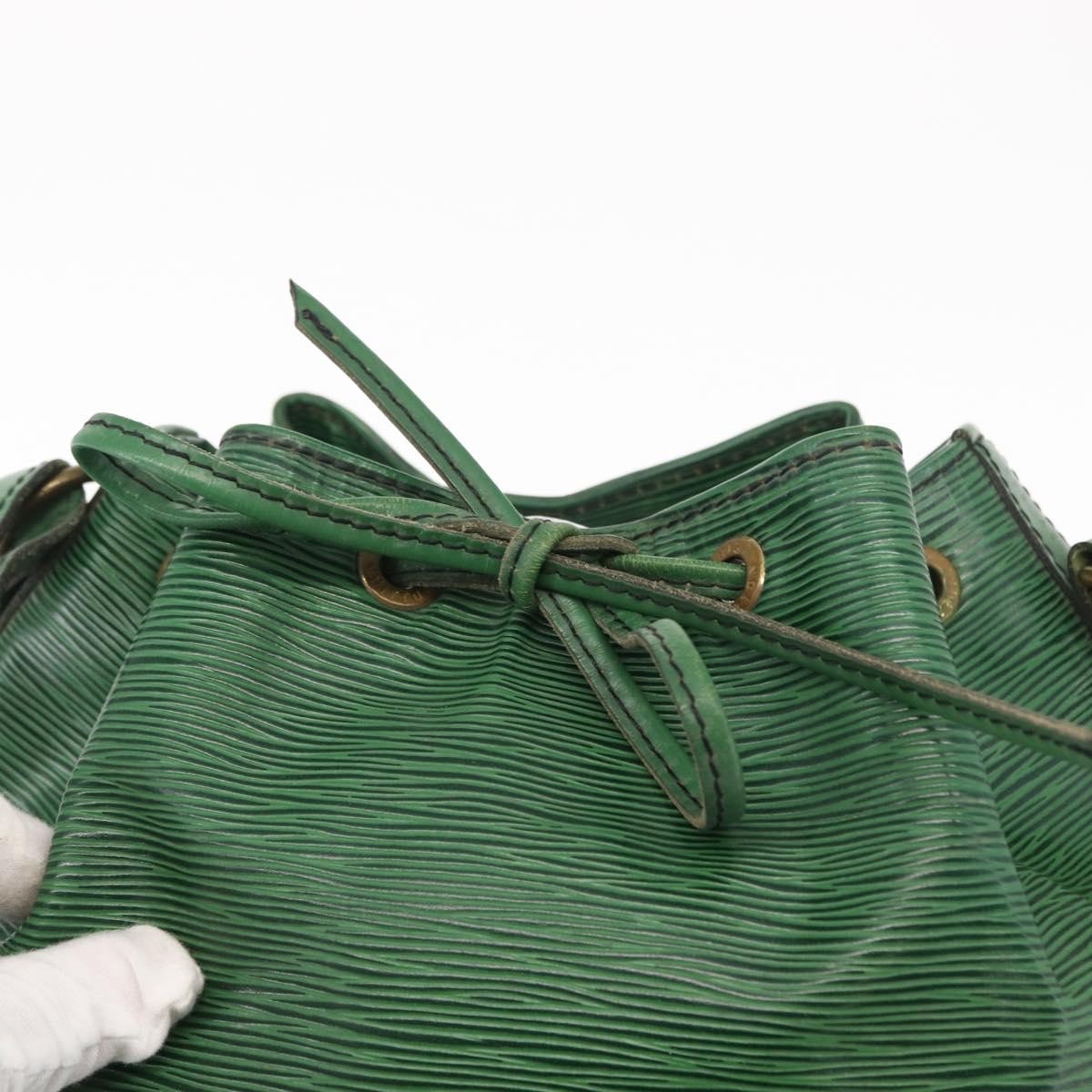 Louis Vuitton Noe Epi Leather Green Leather Shoulder Bag Bag (Pre-Owned)