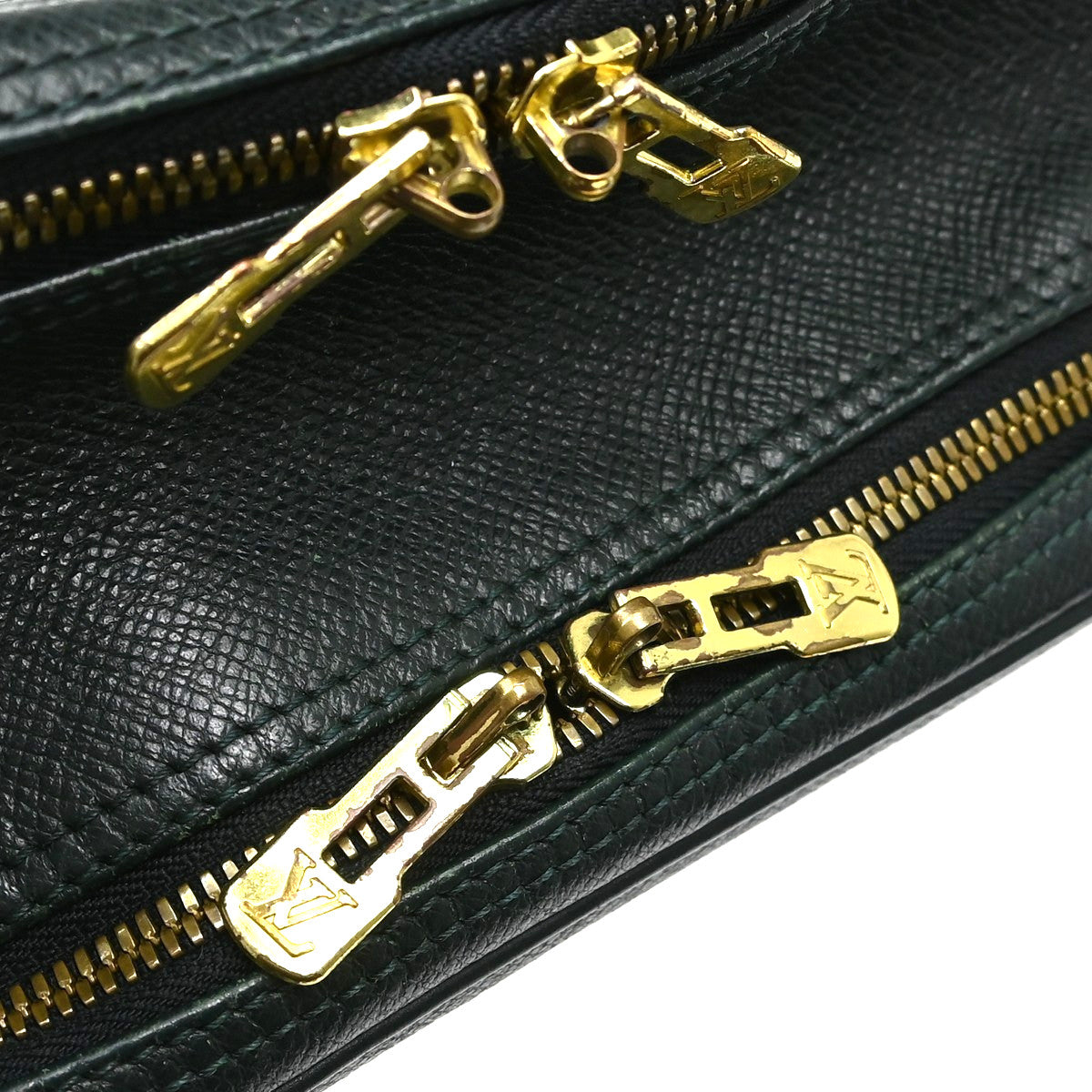 Louis Vuitton Reporter Taiga Leather Green Leather Shoulder Bag Bag (Pre-Owned)