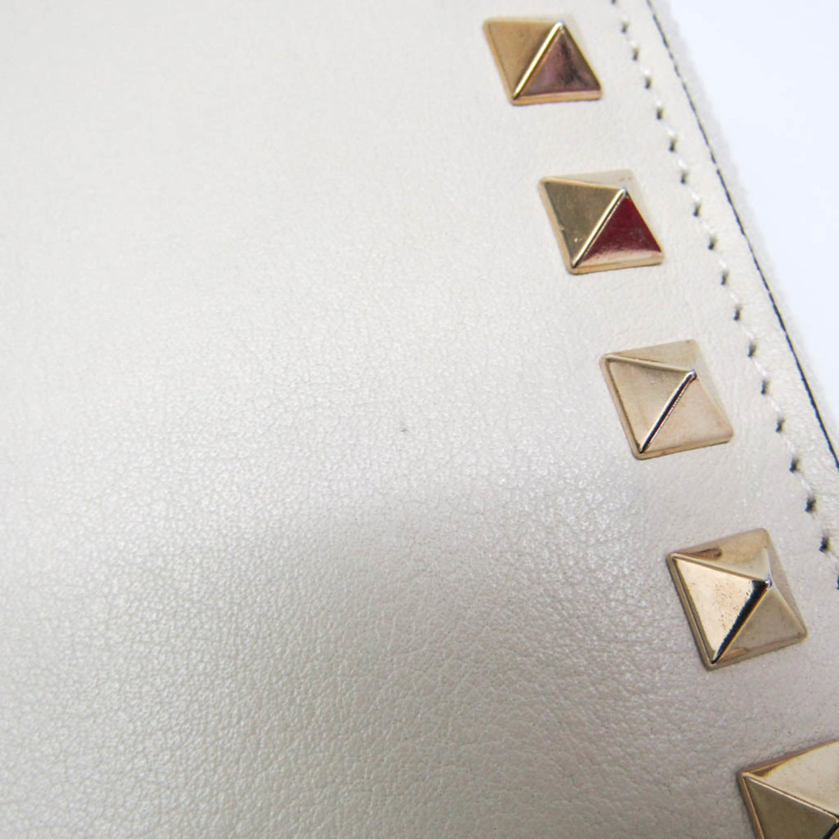 Valentino Garavani Rockstud Zip Around Leather White Leather Wallets Accessory (Pre-Owned)