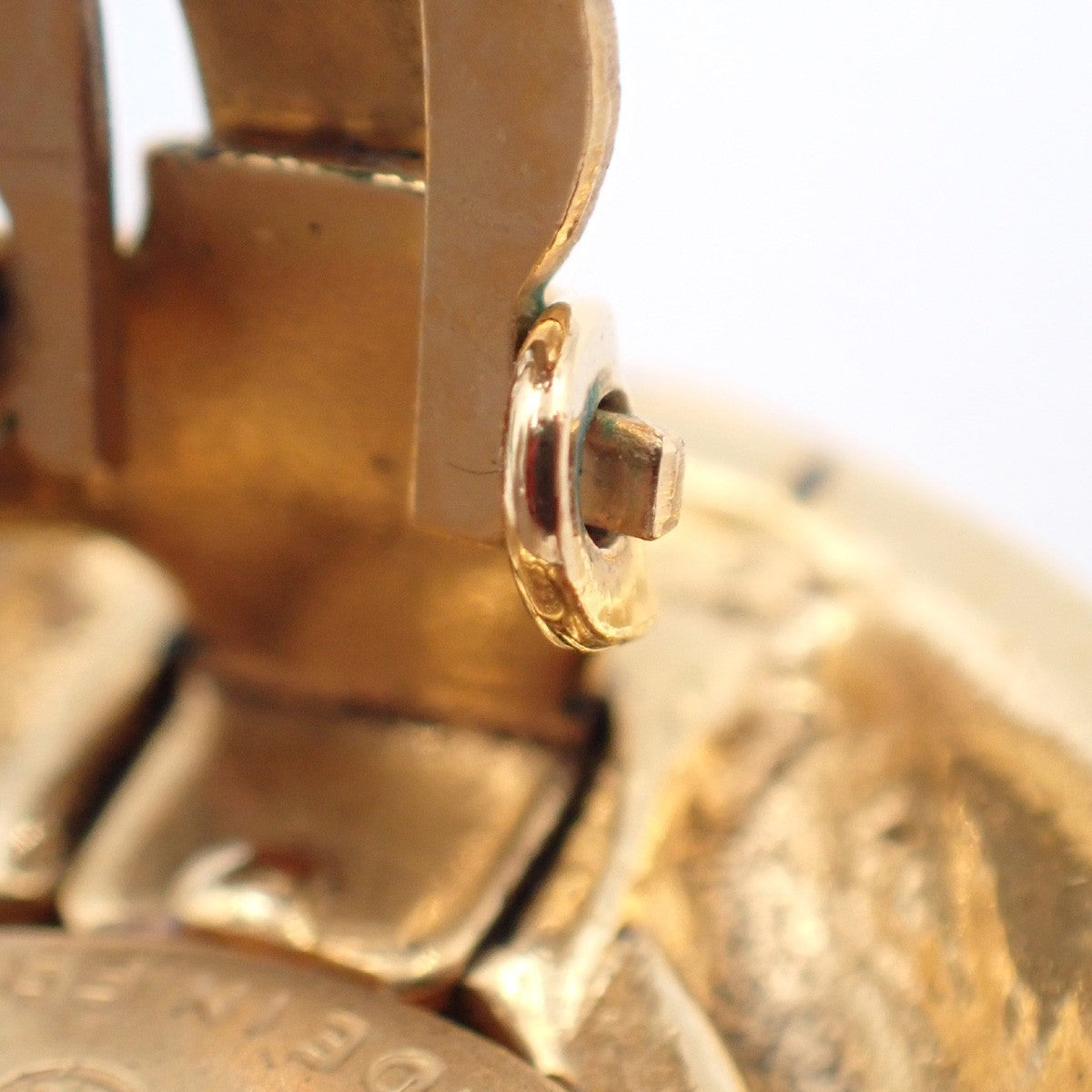Chanel Vintage Round Clip-On Metal With Faux Pearl Gold Gold_Plated Earrings Jewelry (Pre-Owned)