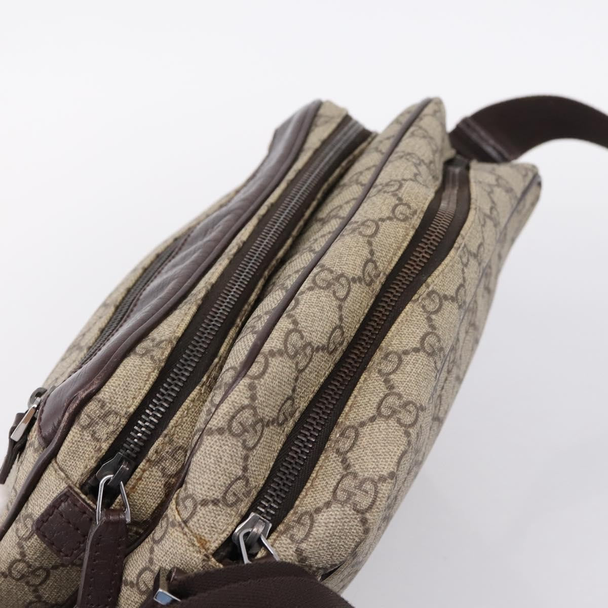Gucci Front Zip Pocket Messenger Gg Coated Canvas Beige Canvas Shoulder Bag Bag (Pre-Owned)