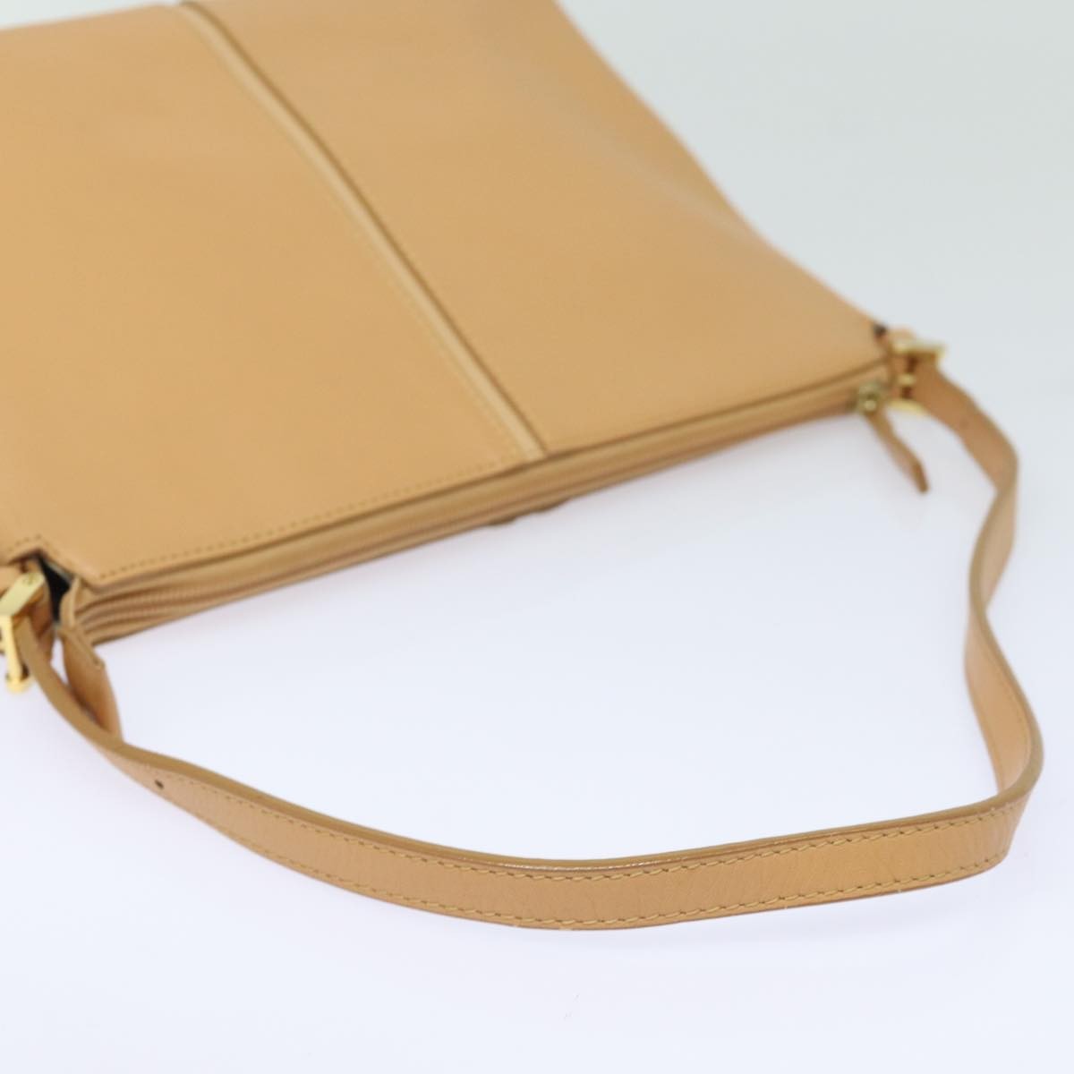Burberry Vintage Leather Beige Leather Shoulder Bag Bag (Pre-Owned)