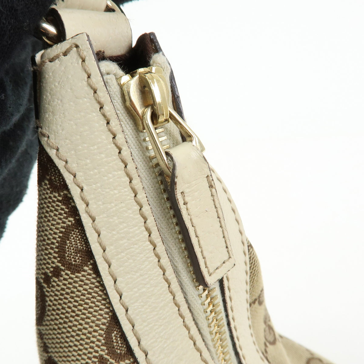 Gucci Shoulder Canvas Beige Canvas Shoulder Bag Bag (Pre-Owned)