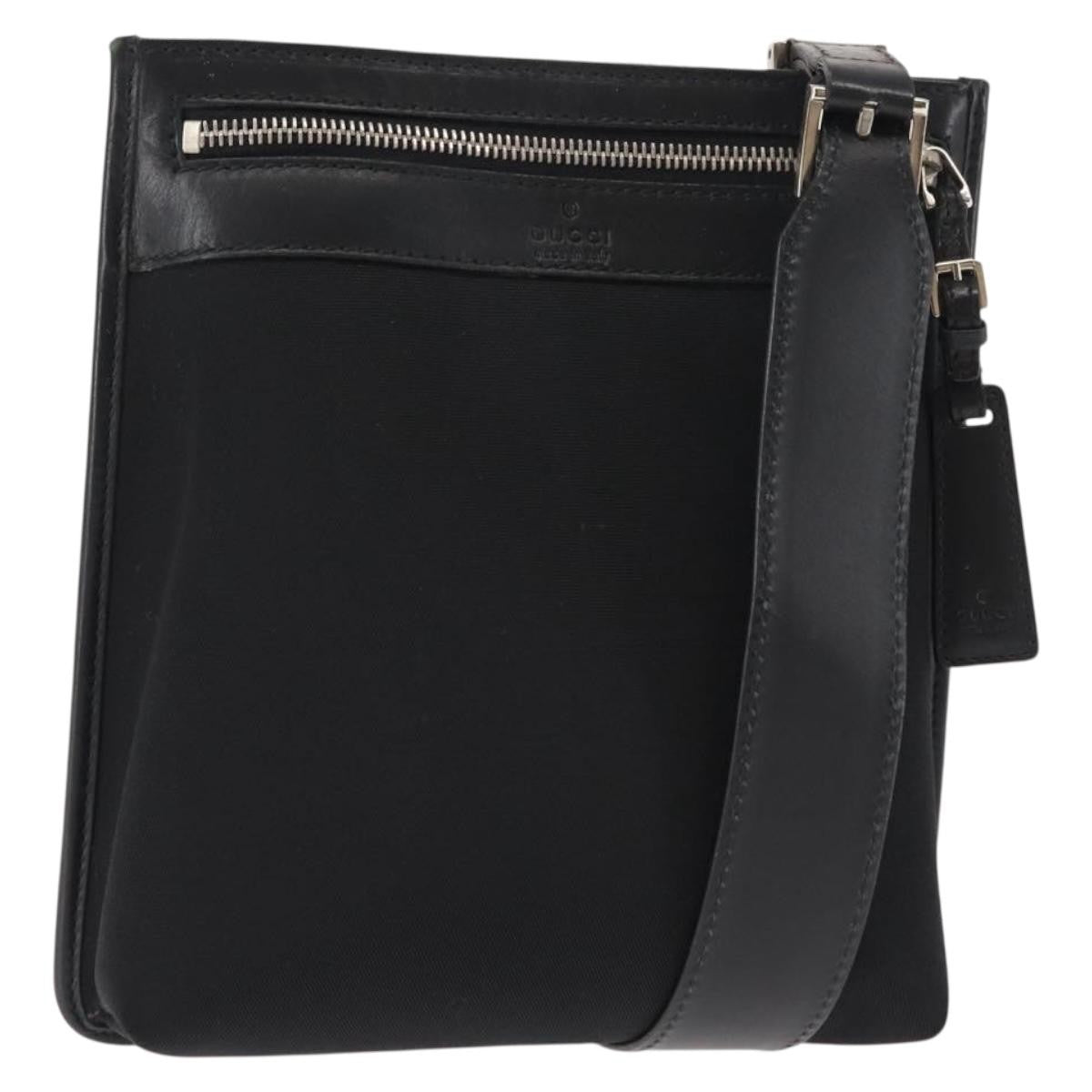 Gucci Vintage Flat Messenger Nylon And Leather Black Nylon Shoulder Bag Bag (Pre-Owned)