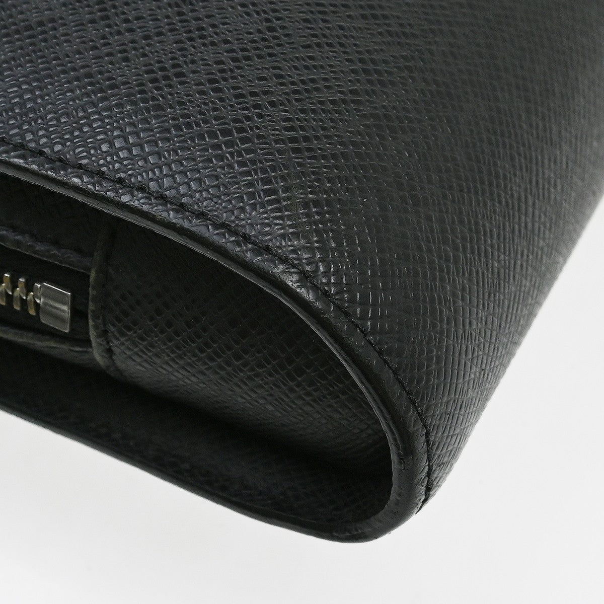 Louis Vuitton Pochette Baikal Clutch Taiga Leather Black Leather Clutche & Pouche Bag (Pre-Owned)