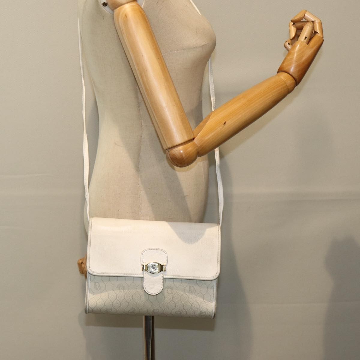 Christian Dior Vintage Honeycomb Canvas White Canvas Shoulder Bag Bag (Pre-Owned)