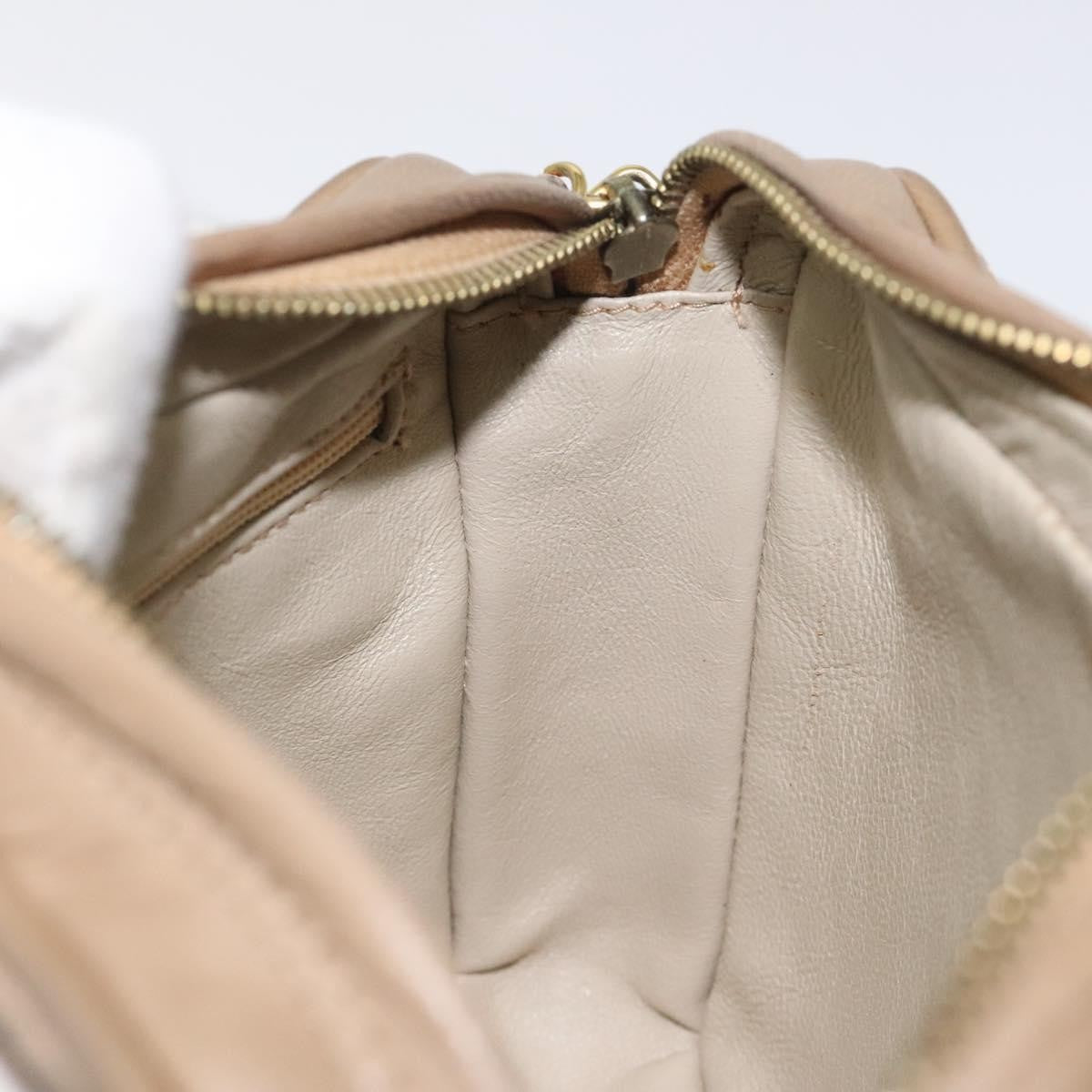 Chanel Vintage Diamond Cc Camera Quilted Leather Beige Leather Shoulder Bag Bag (Pre-Owned)