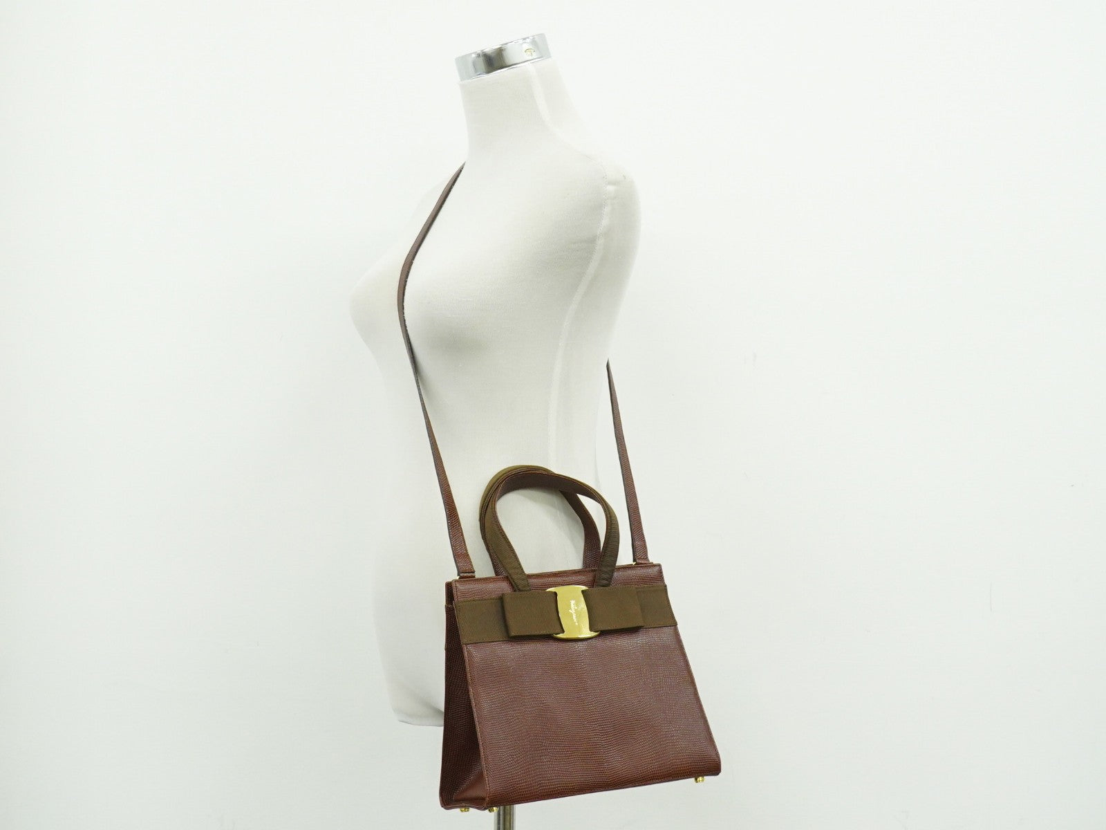 Salvatore Ferragamo Convertible Vara Bow Tote Leather Brown Leather Handbag (Pre-Owned)