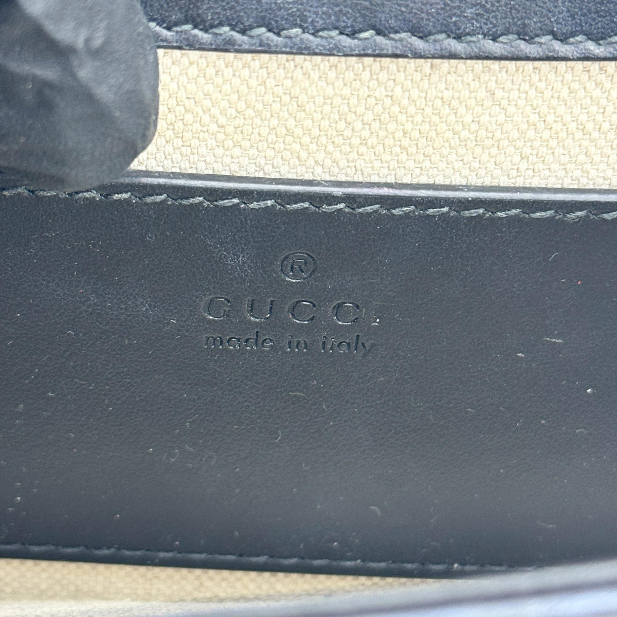 Gucci Padlock Gg Embossed Leather Black Leather Shoulder Bag Bag (Pre-Owned)