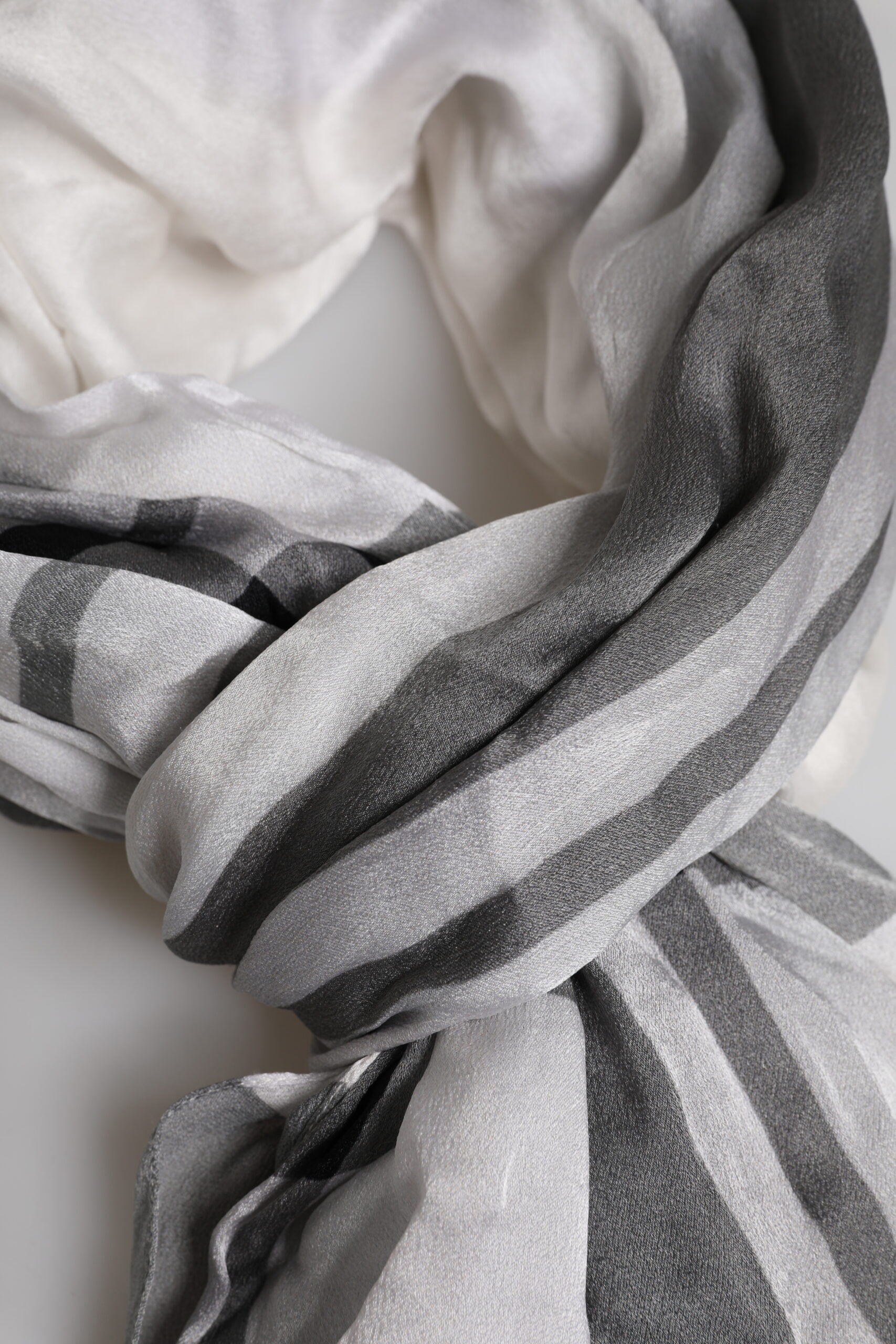 Dolce & Gabbana White Black Silk Warmer Wrap Foulard Men's Scarf (Pre-Owned)