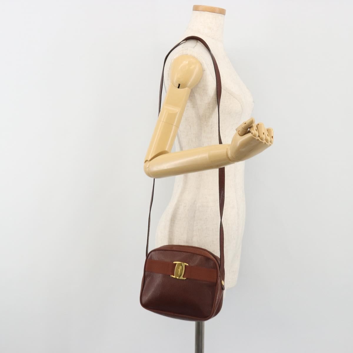 Salvatore Ferragamo Vara Bow Camera Leather Brown Leather Shoulder Bag Bag (Pre-Owned)