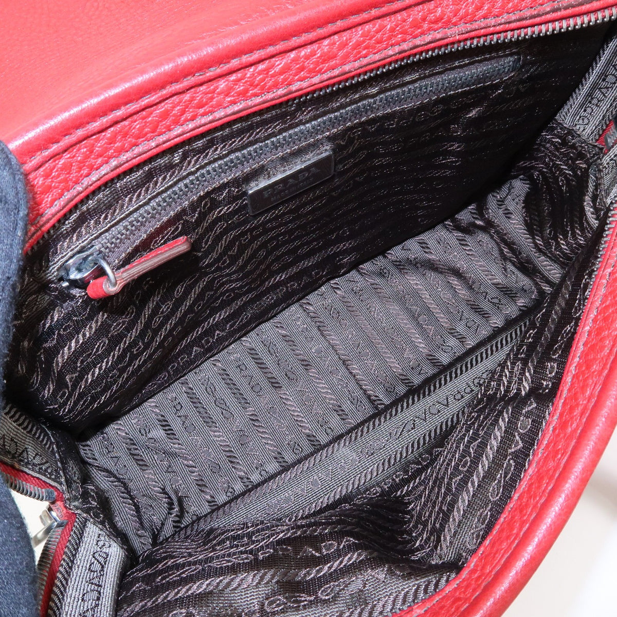 Prada Shoulder Leather Red Leather Shoulder Bag Bag (Pre-Owned)