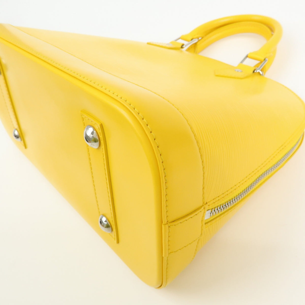 Louis Vuitton Alma Epi Leather Yellow Leather Handbag (Pre-Owned)