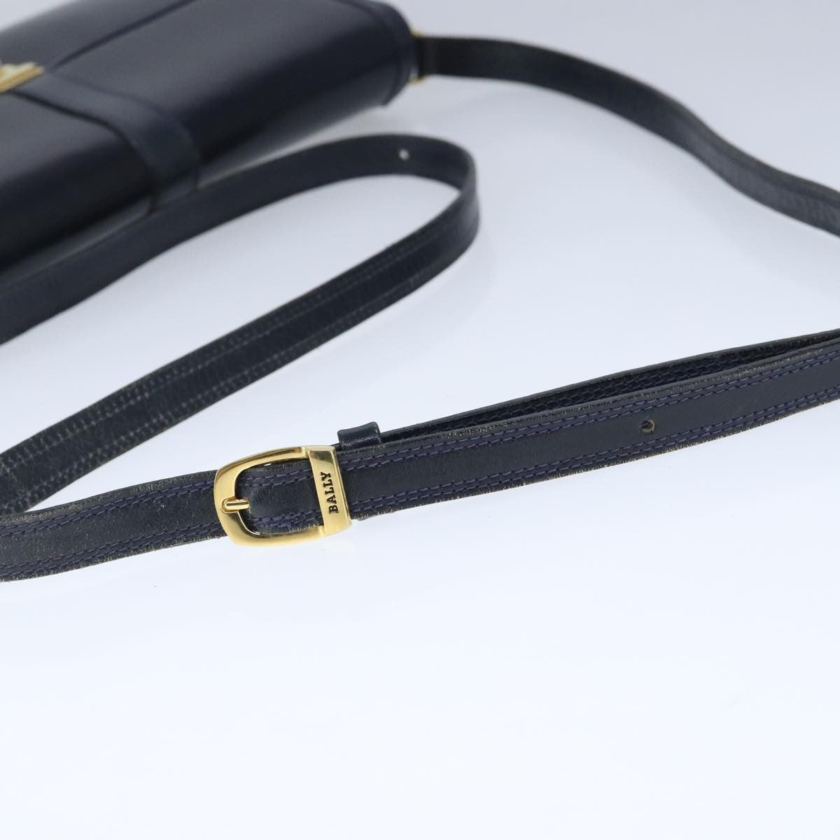 Bally Vintage Leather Black Leather Shoulder Bag Bag (Pre-Owned)