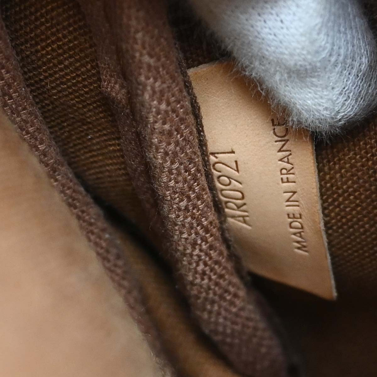 Louis Vuitton Saumur Monogram Canvas Brown Canvas Handbag (Pre-Owned)