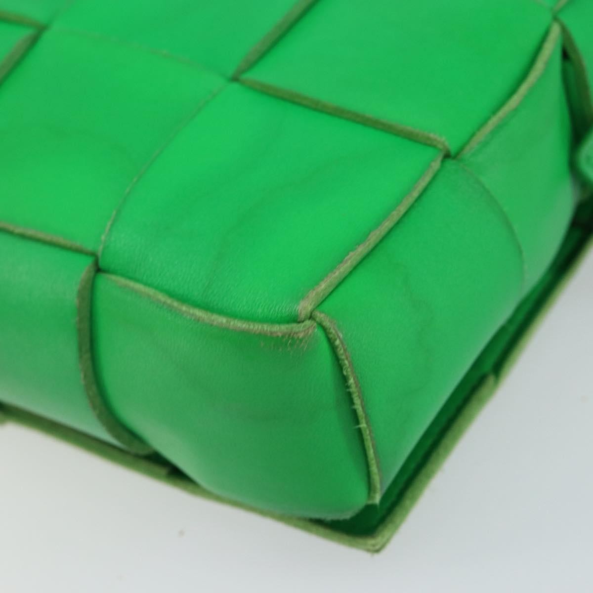 Bottega Veneta Cassette Maxi Intrecciato Leather Green Leather Bag (Pre-Owned)