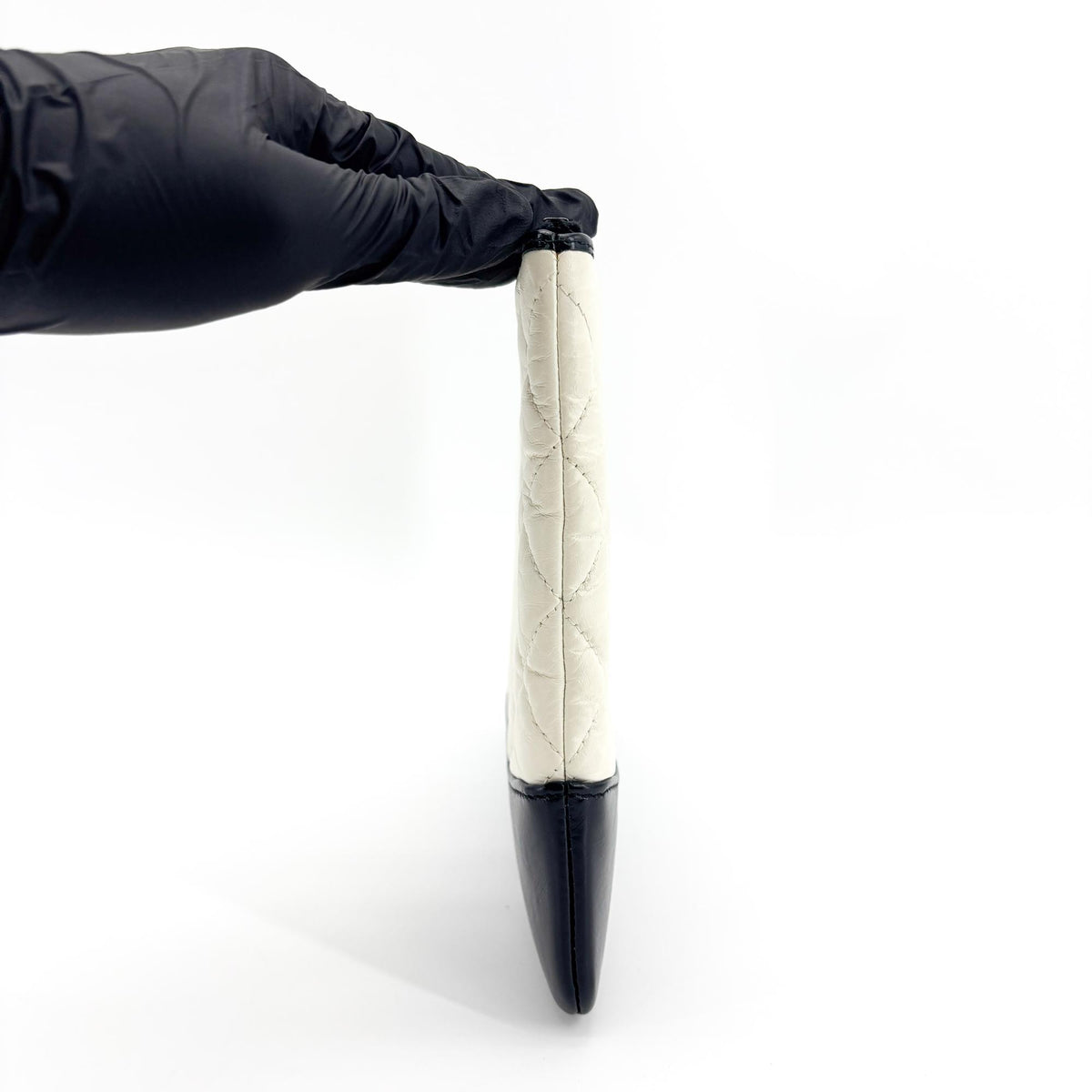 Chanel Gabrielle O Case Clutch Quilted Aged Calfskin White Leather Clutche & Pouche Bag (Pre-Owned)