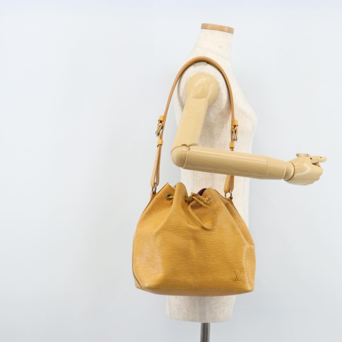 Louis Vuitton Petit Noe Epi Leather Yellow Leather Shoulder Bag Bag (Pre-Owned)