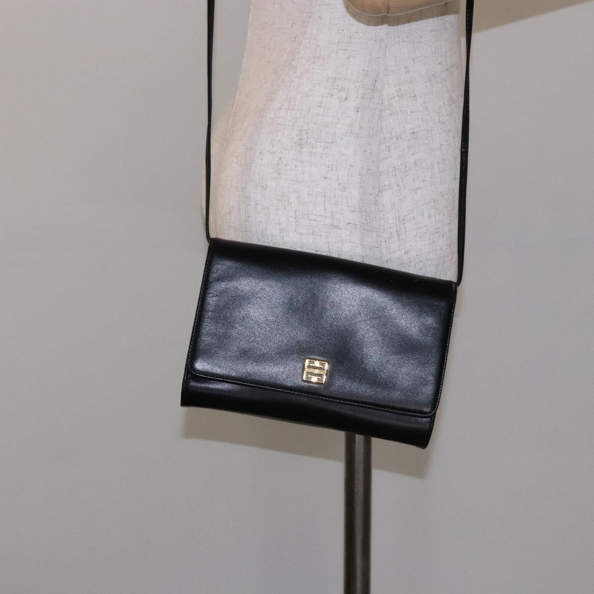 Givenchy Vintage 4G Leather Black Leather Shoulder Bag Bag (Pre-Owned)