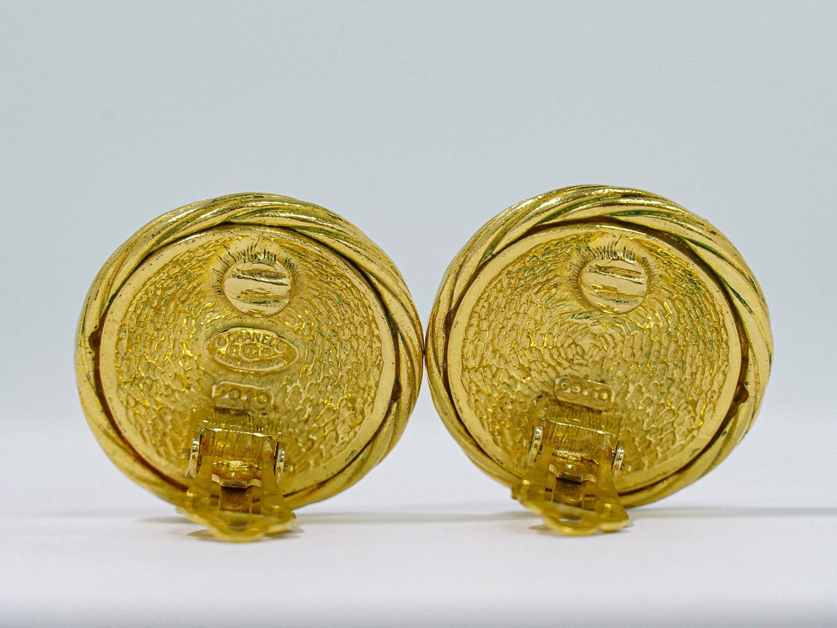 Chanel Vintage Round Cc Clip-On Metal Gold Gold_Plated Earrings Jewelry (Pre-Owned)