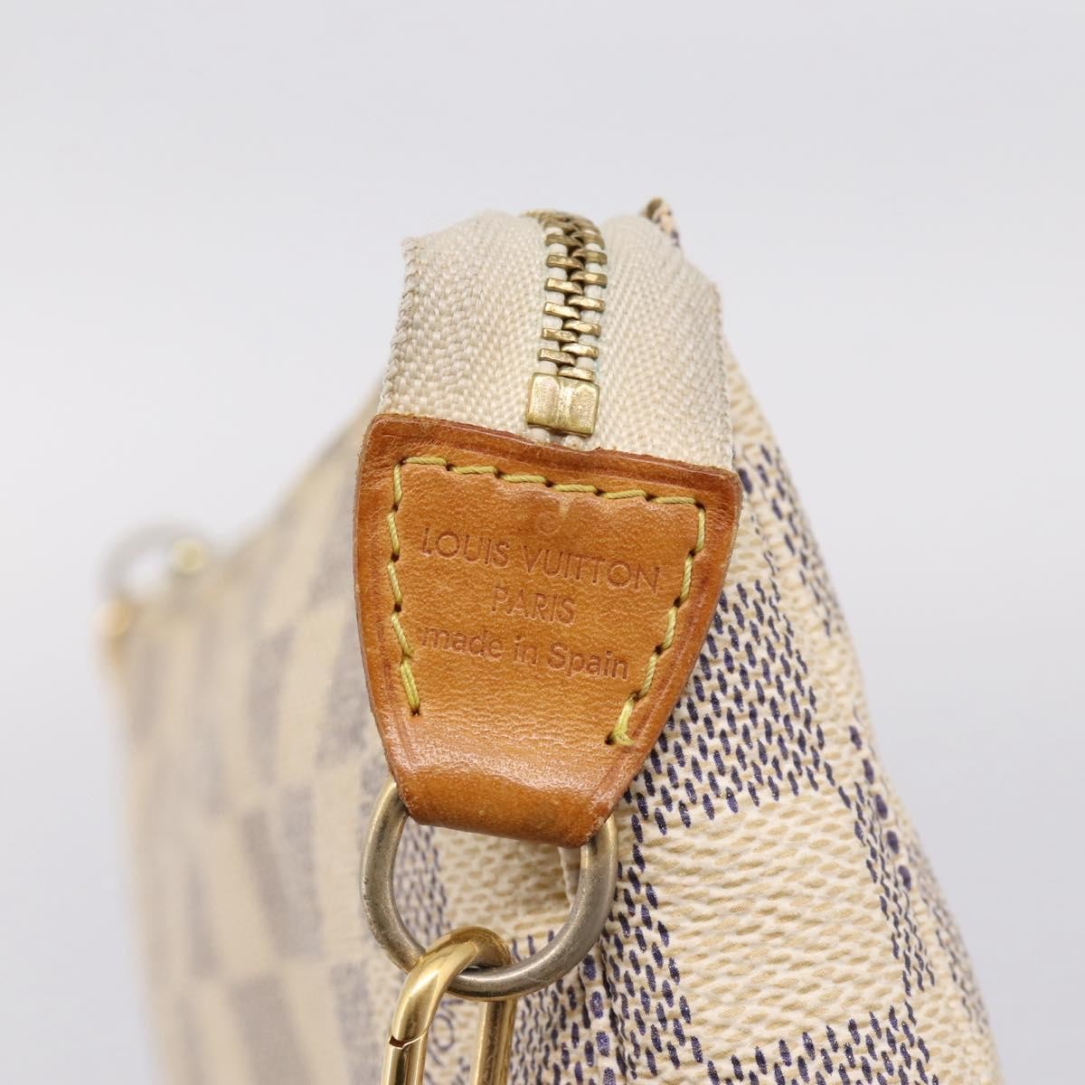 Louis Vuitton Pochette Accessoires Damier White Canvas Clutche & Pouche Bag (Pre-Owned)