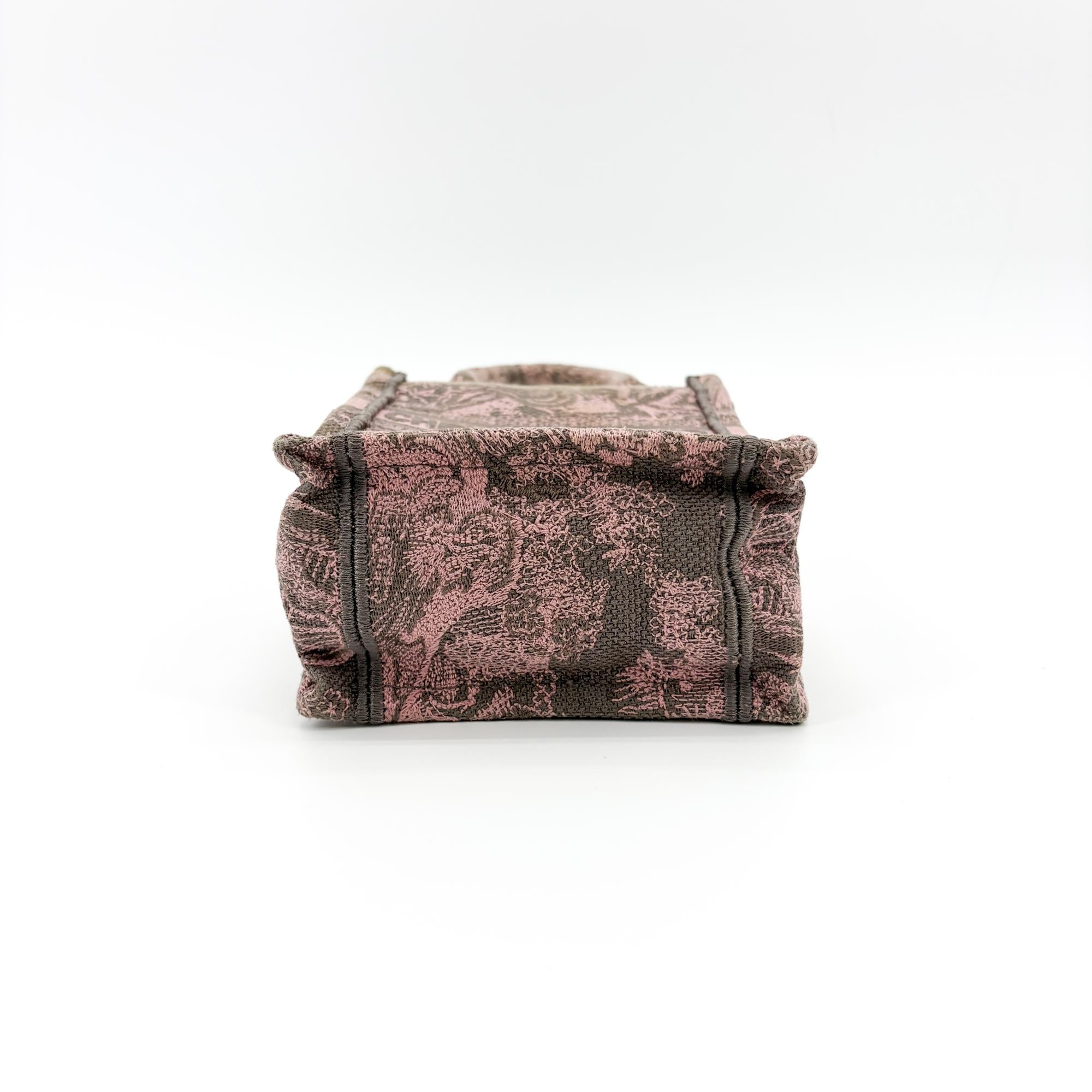 Christian Dior Book Embroidered Canvas Pink Canvas Tote Bag Bag (Pre-Owned)