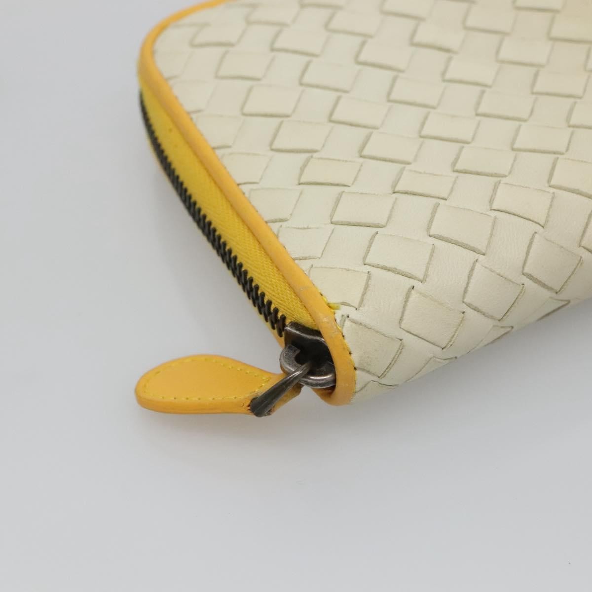 Bottega Veneta Intrecciato Long Zip Leather Beige Leather Wallets Accessory (Pre-Owned)