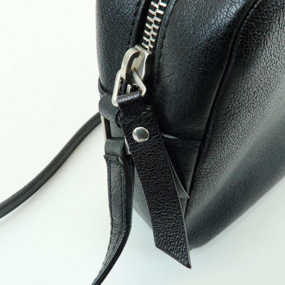 Saint Laurent Lou Camera Leather Black Leather Handbag (Pre-Owned)