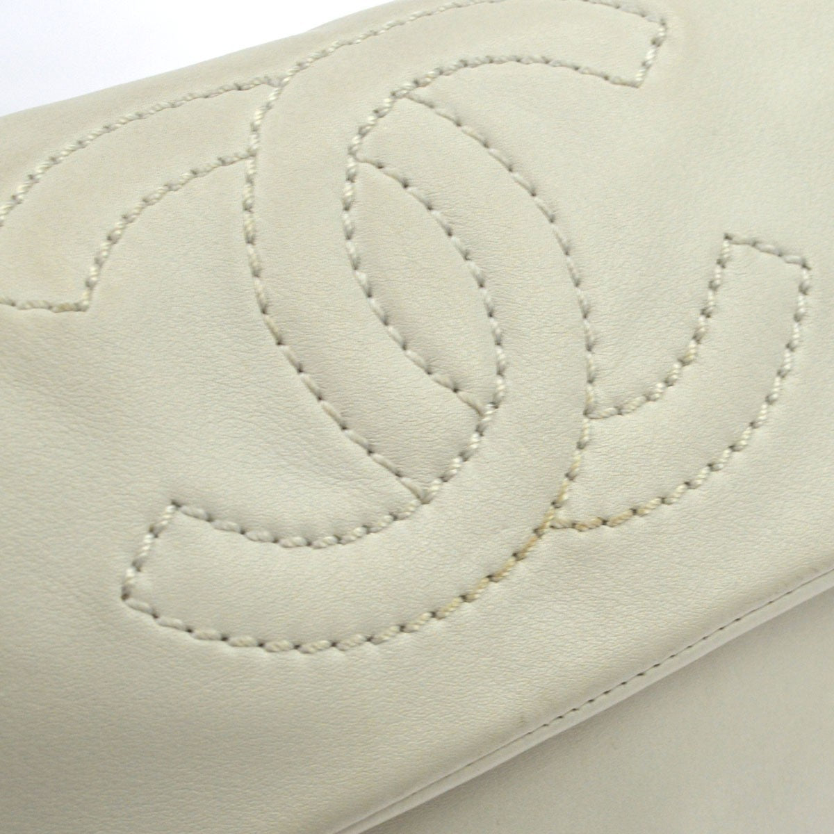 Chanel Rodeo Drive Lambskin White Leather Shoulder Bag Bag (Pre-Owned)