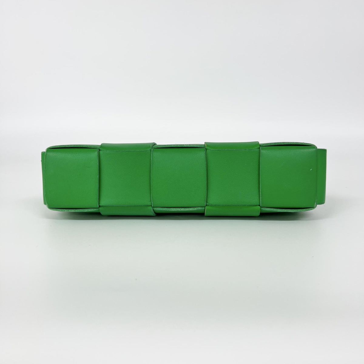 Bottega Veneta Cassette Maxi Intrecciato Leather Green Leather Shoulder Bag Bag (Pre-Owned)