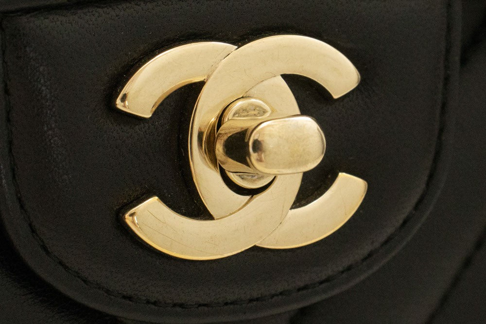 Chanel Timeless - Classic Double Flap Chevron Lambskin Black Leather Shoulder Bag Bag (Pre-Owned)