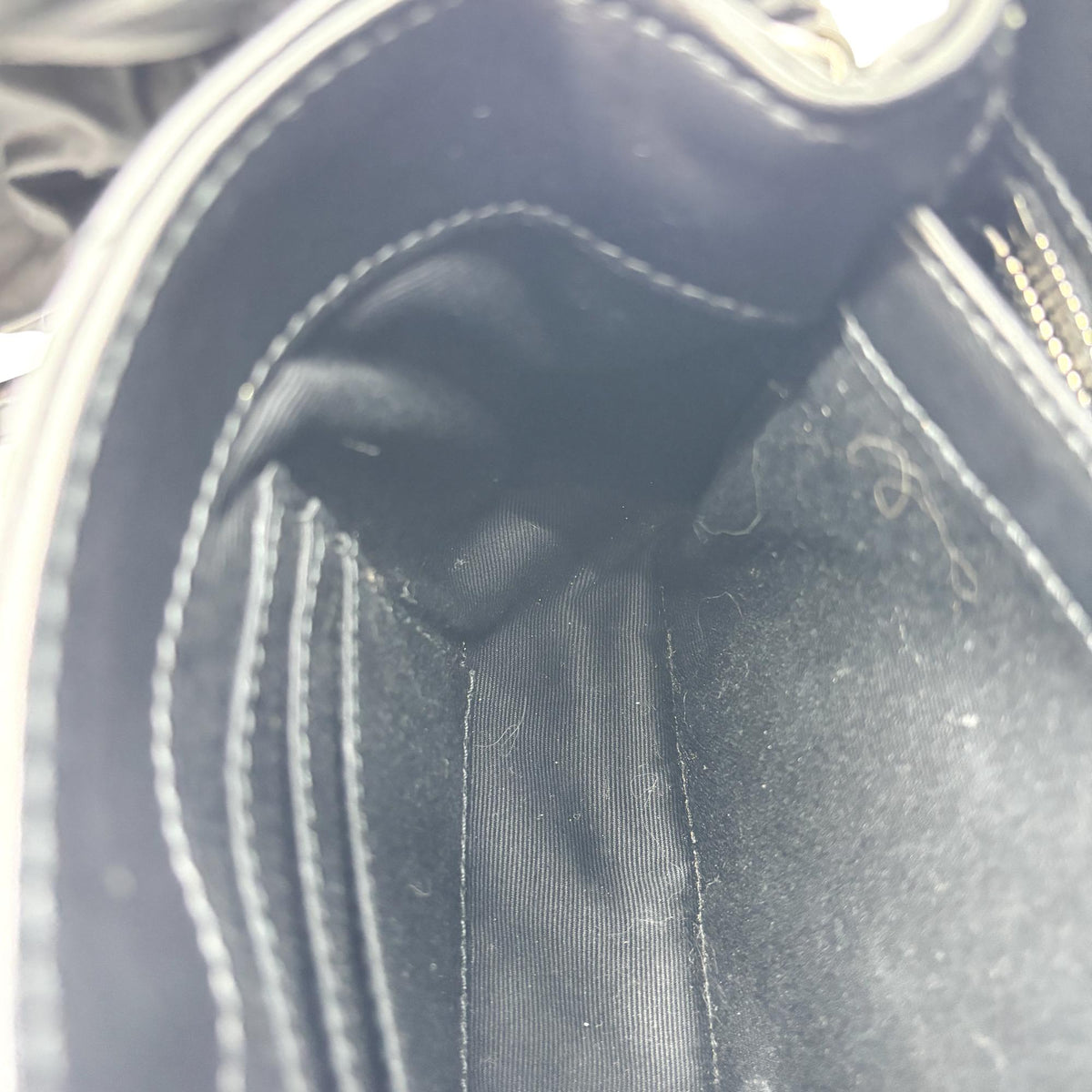 Saint Laurent Loulou Matelasse Chevron Leather Black Leather Shoulder Bag Bag (Pre-Owned)