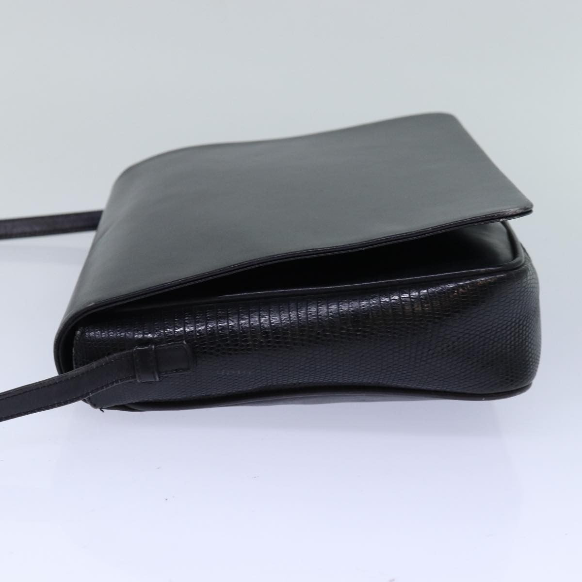 Salvatore Ferragamo Vintage Leather Black Leather Shoulder Bag Bag (Pre-Owned)