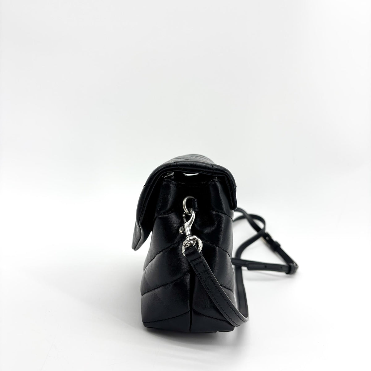 Saint Laurent Loulou Matelasse Chevron Leather Black Leather Shoulder Bag Bag (Pre-Owned)