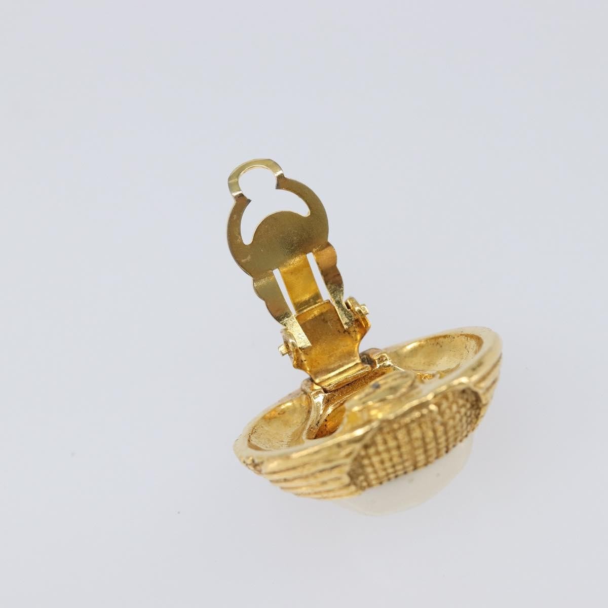 Chanel Vintage Round Clip-On Metal Gold Metal Earrings Jewelry (Pre-Owned)