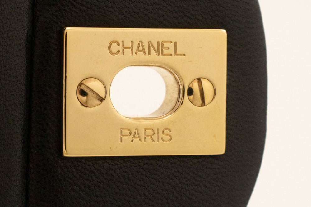 Chanel Classic Flap Lambskin Black Leather Crossbody Bag Bag (Pre-Owned)