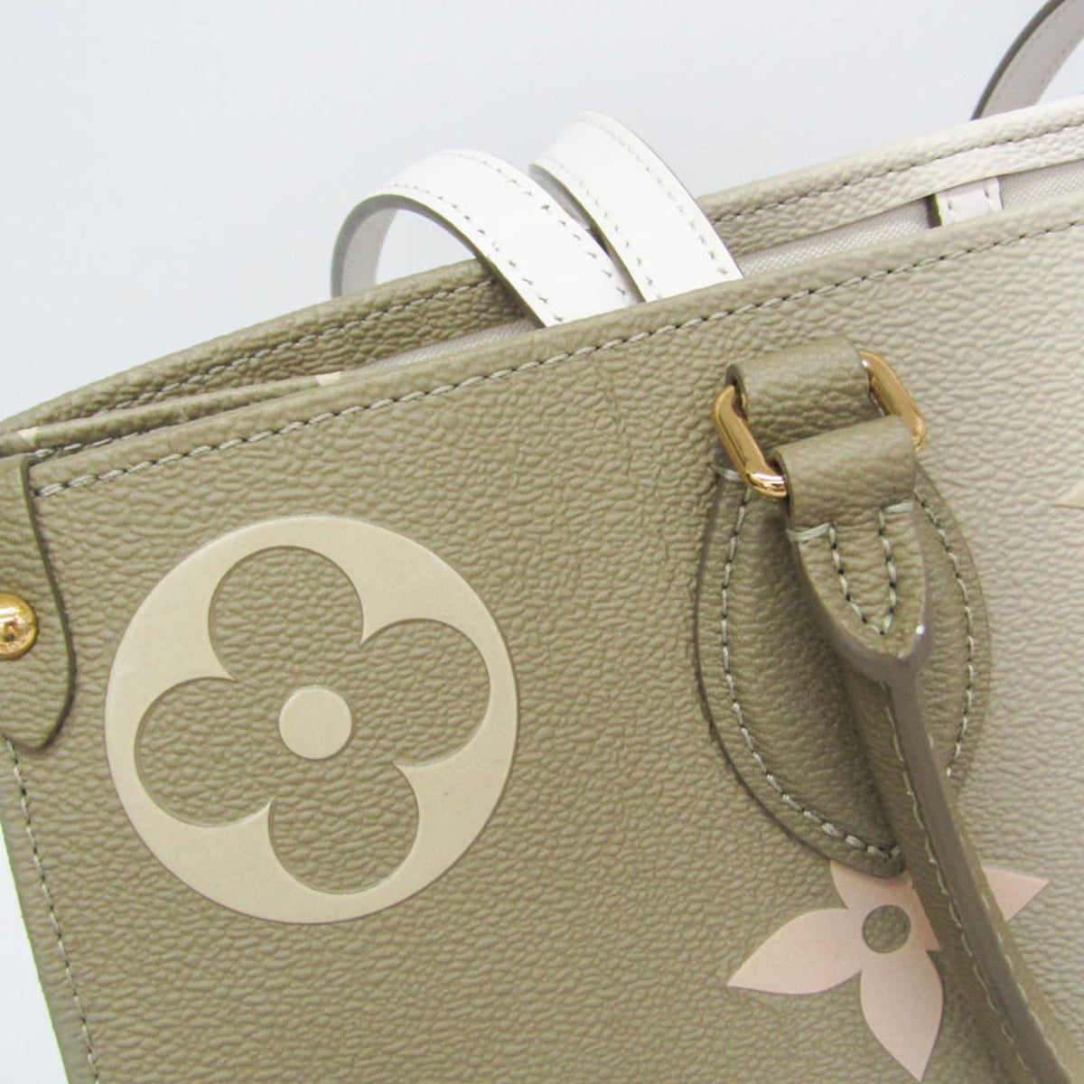 Louis Vuitton Onthego Spring In The City Monogram Giant Canvas Khaki Canvas Tote Bag Bag (Pre-Owned)