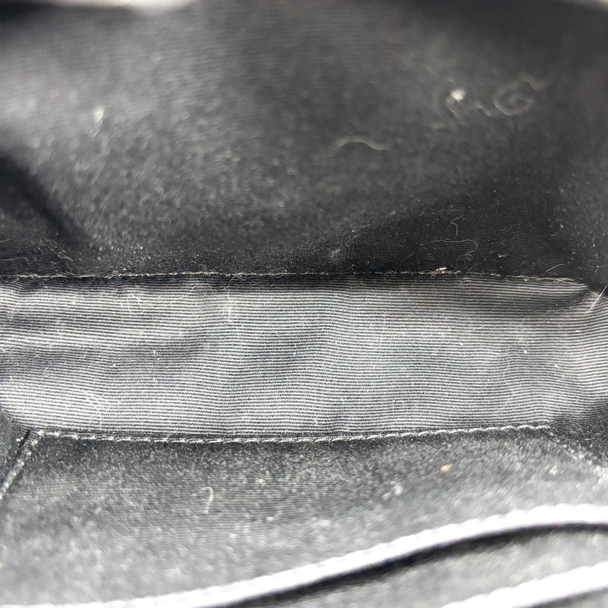 Saint Laurent Loulou Matelasse Chevron Leather Black Leather Shoulder Bag Bag (Pre-Owned)