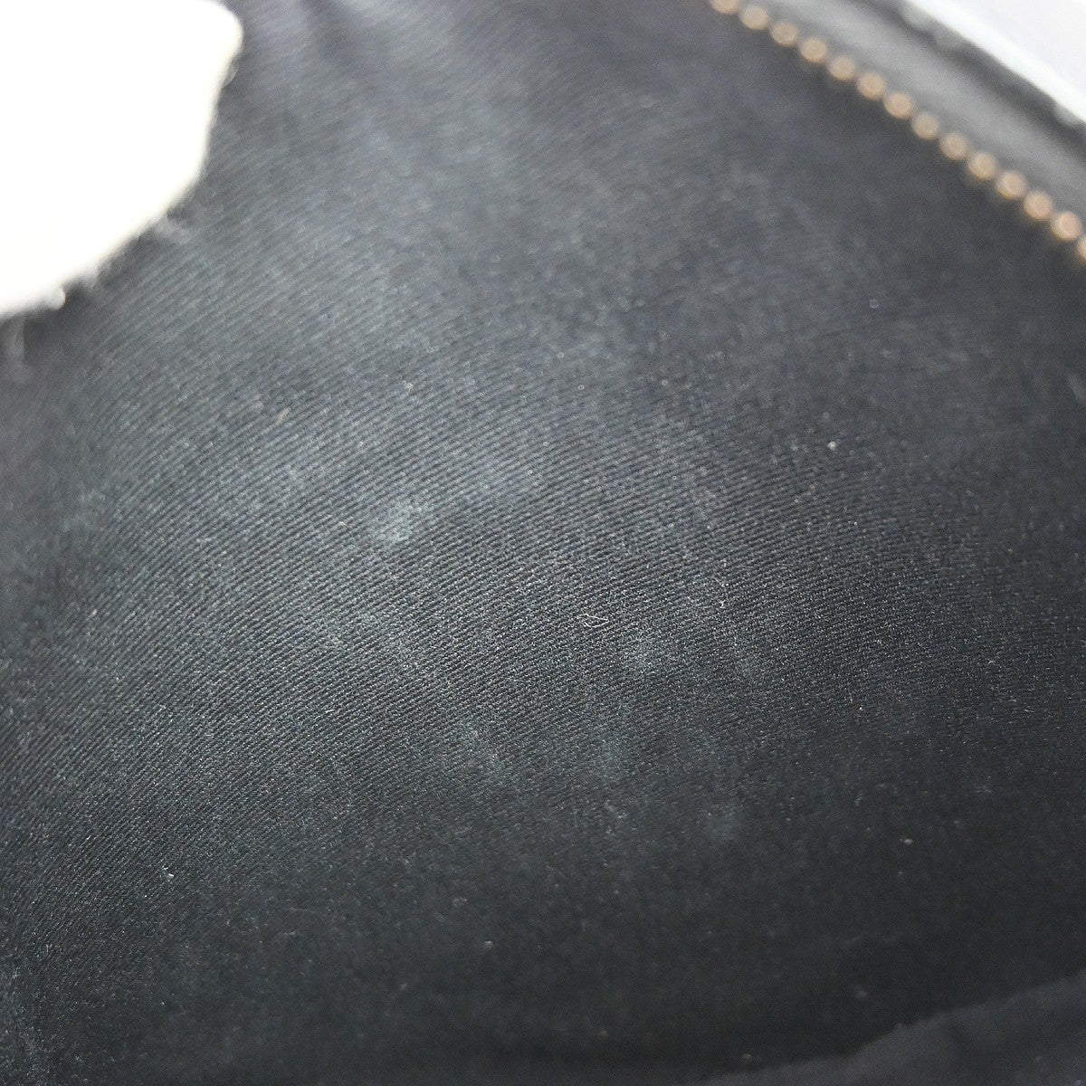 Saint Laurent Vinyle Round Camera Matelasse Chevron Leather Black Leather Crossbody Bag Bag (Pre-Owned)
