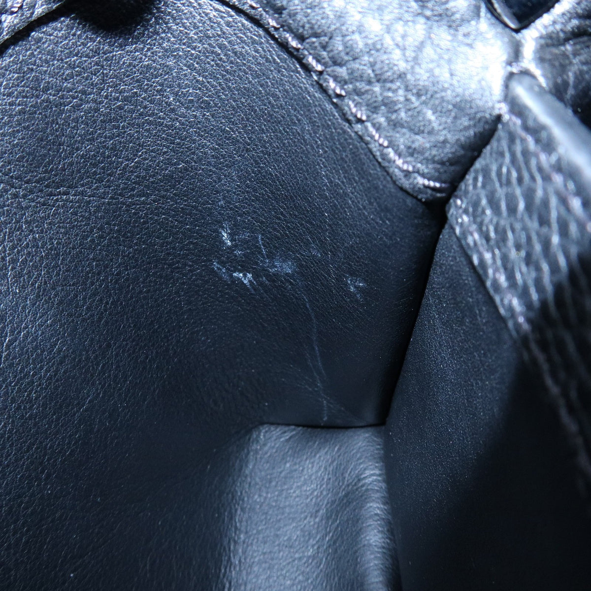 Louis Vuitton Capucines Fleur De Lys Taurillon Leather Black Leather Handbag (Pre-Owned)