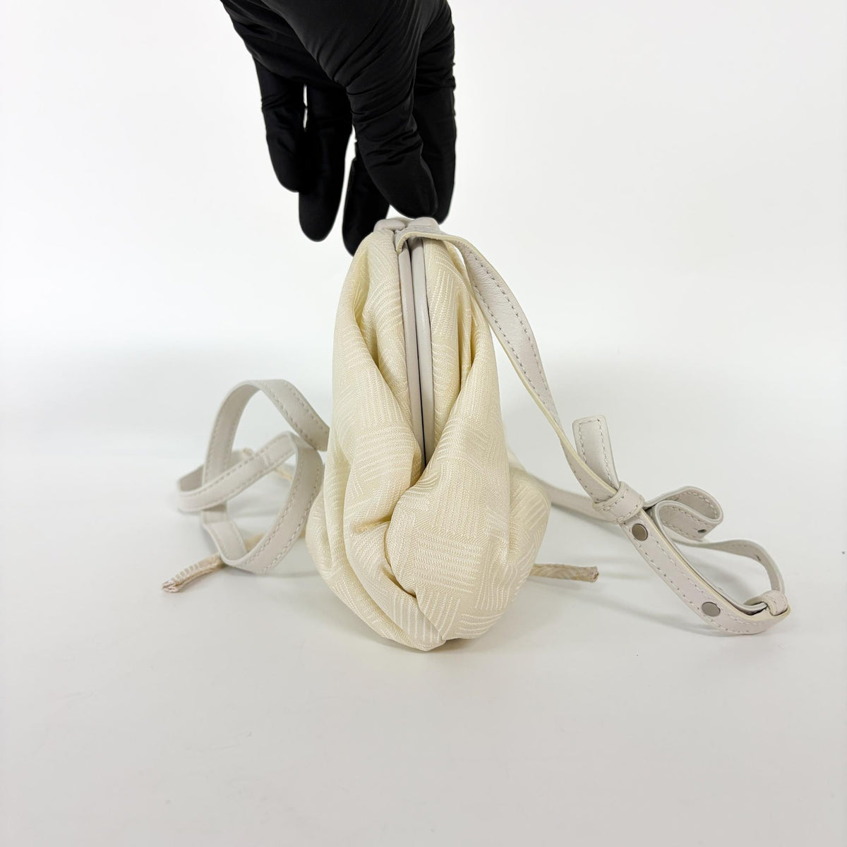 Bottega Veneta Point Leather White Other Shoulder Bag Bag (Pre-Owned)