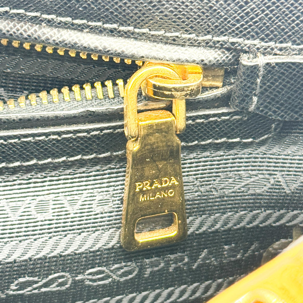 Prada Galleria Strap Leather Black Leather Handbag (Pre-Owned)
