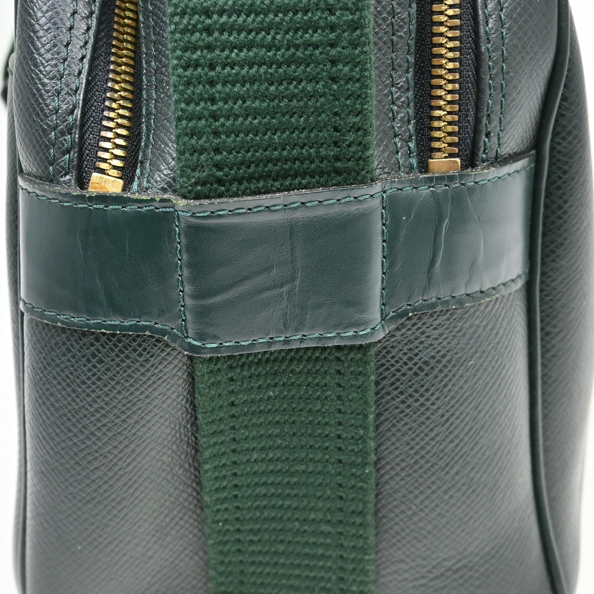 Louis Vuitton Reporter Taiga Leather Green Leather Shoulder Bag Bag (Pre-Owned)