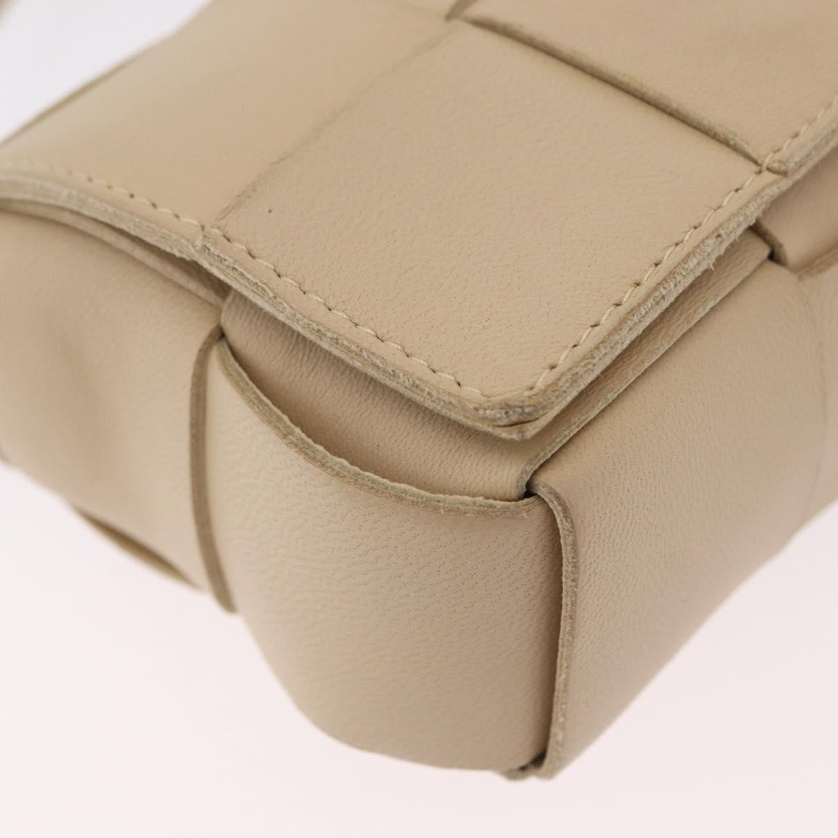Bottega Veneta Cassette Maxi Intrecciato Leather Beige Leather Crossbody Bag Bag (Pre-Owned)