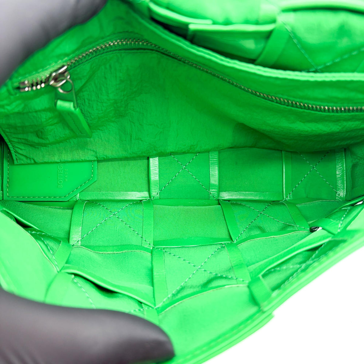 Bottega Veneta Cassette Maxi Intrecciato Leather Green Leather Crossbody Bag Bag (Pre-Owned)