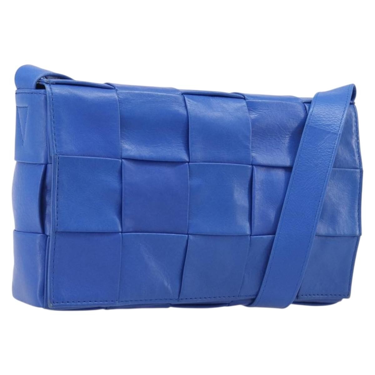 Bottega Veneta Cassette Maxi Intrecciato Leather Blue Leather Crossbody Bag Bag (Pre-Owned)
