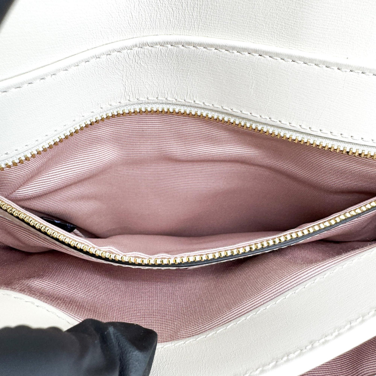 Gucci Arli Leather White Leather Shoulder Bag Bag (Pre-Owned)