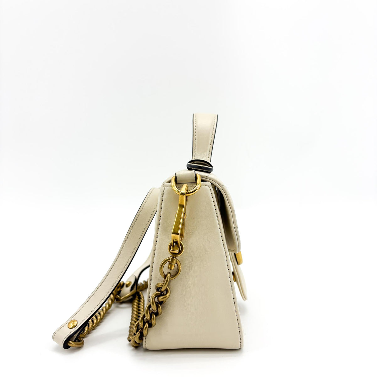 Gucci Gg Marmont Top Handle Flap Matelasse Leather White Leather Handbag (Pre-Owned)