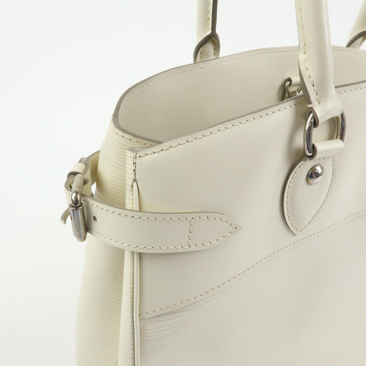 Louis Vuitton Passy Epi Leather White Leather Tote Bag Bag (Pre-Owned)